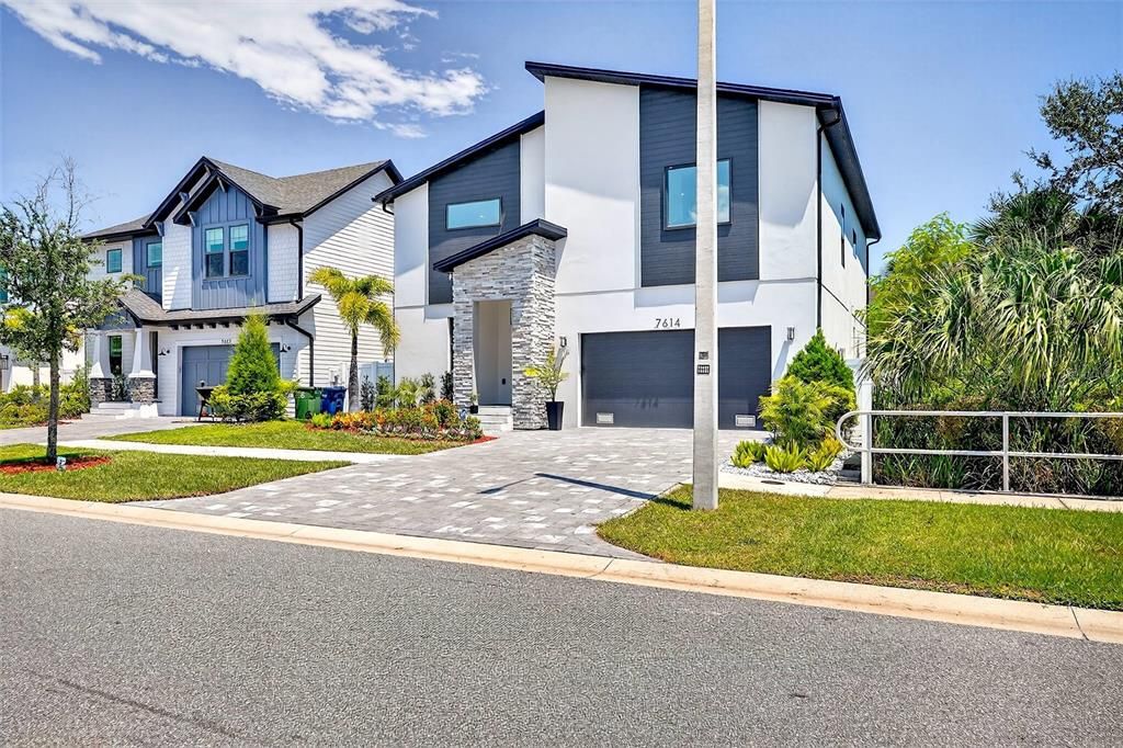 Active With Contract: $899,900 (5 beds, 3 baths, 3152 Square Feet)