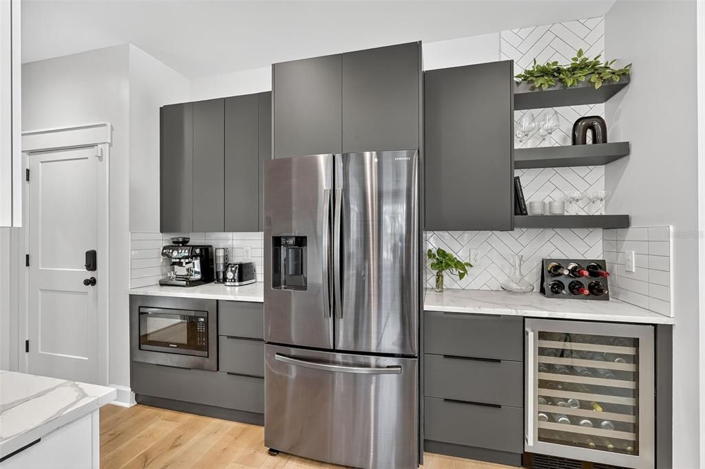 Active With Contract: $899,900 (5 beds, 3 baths, 3152 Square Feet)