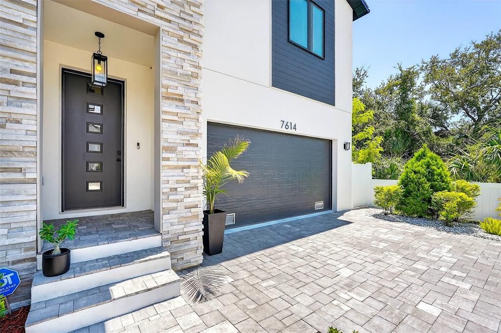 Active With Contract: $899,900 (5 beds, 3 baths, 3152 Square Feet)