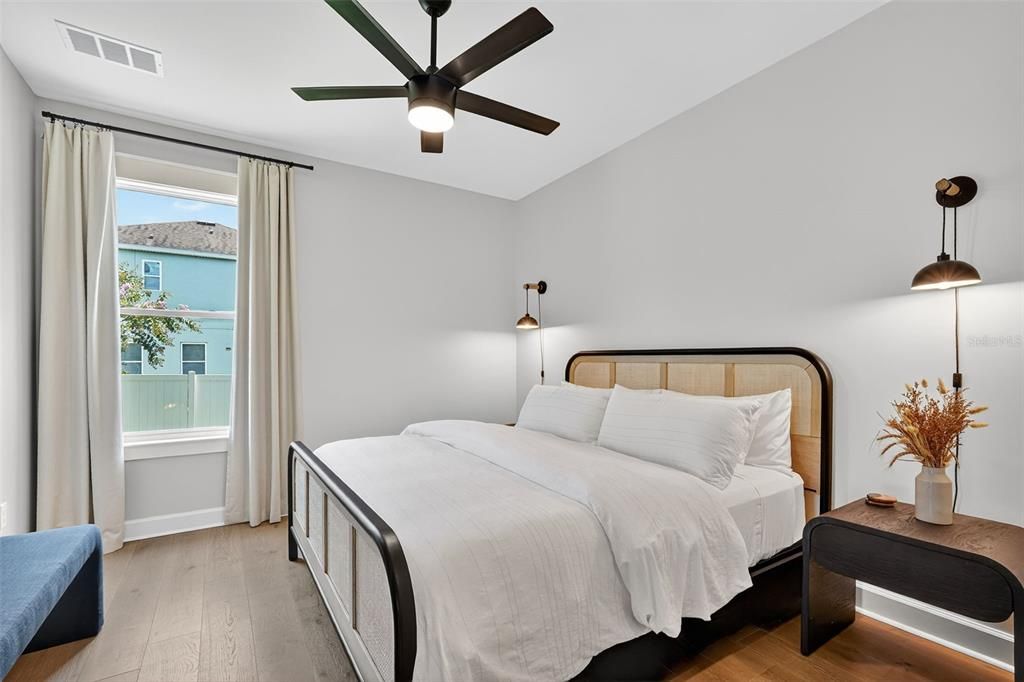 Active With Contract: $899,900 (5 beds, 3 baths, 3152 Square Feet)