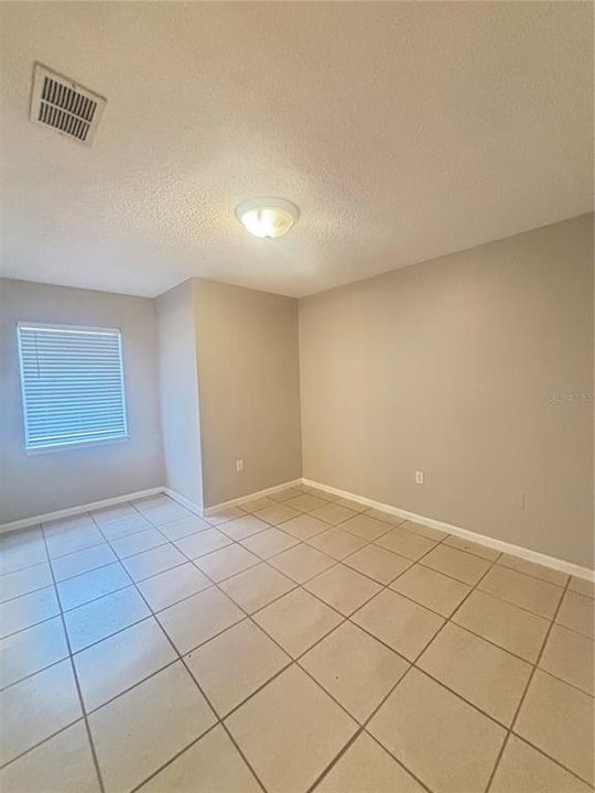 For Rent: $1,395 (3 beds, 1 baths, 950 Square Feet)