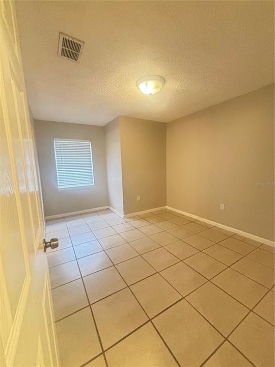 For Rent: $1,395 (3 beds, 1 baths, 950 Square Feet)