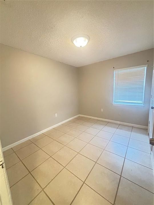 For Rent: $1,395 (3 beds, 1 baths, 950 Square Feet)
