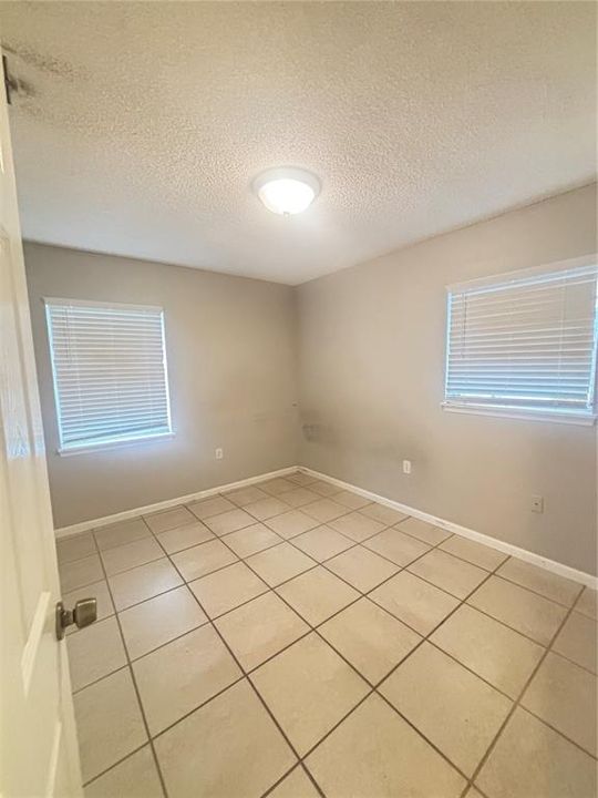 For Rent: $1,395 (3 beds, 1 baths, 950 Square Feet)