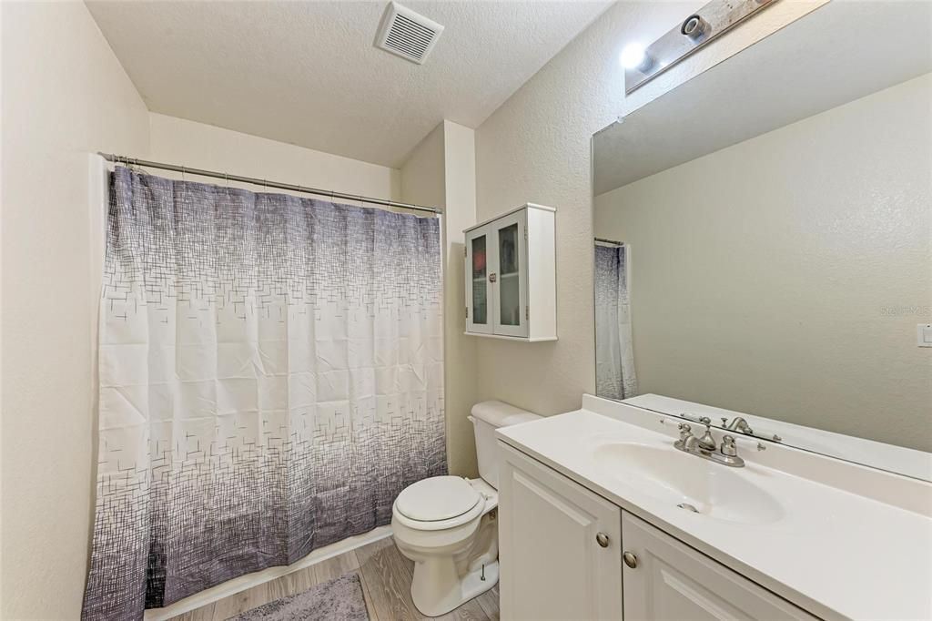 Active With Contract: $222,400 (3 beds, 2 baths, 1088 Square Feet)