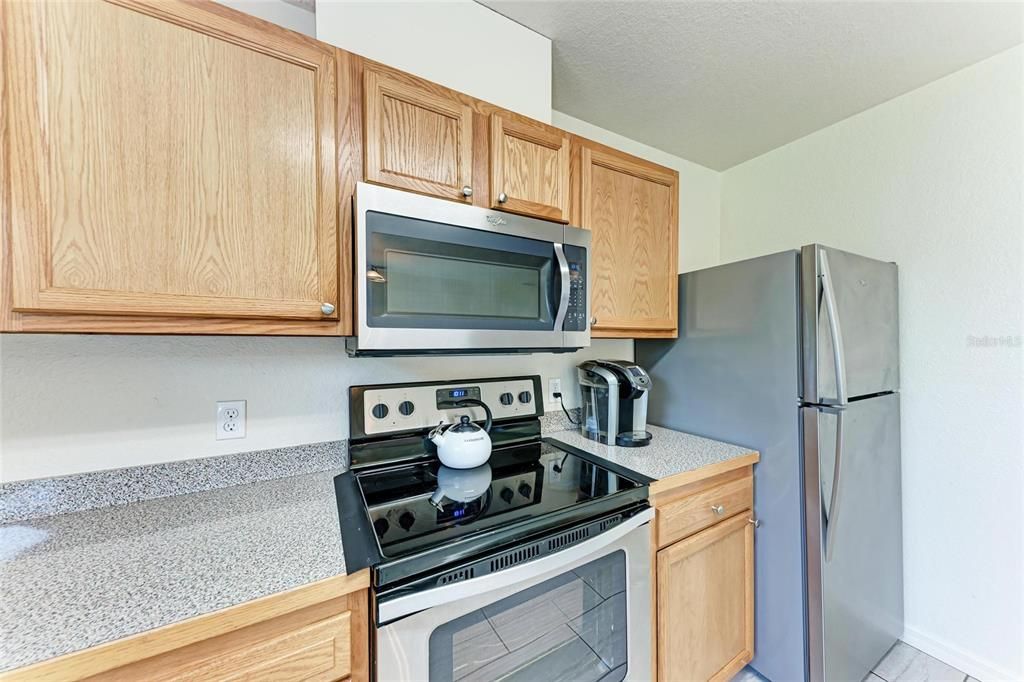 Active With Contract: $222,400 (3 beds, 2 baths, 1088 Square Feet)