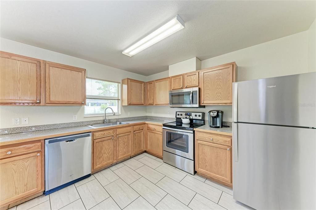 Active With Contract: $222,400 (3 beds, 2 baths, 1088 Square Feet)
