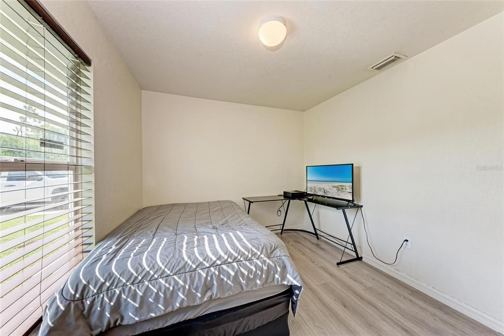 Active With Contract: $222,400 (3 beds, 2 baths, 1088 Square Feet)