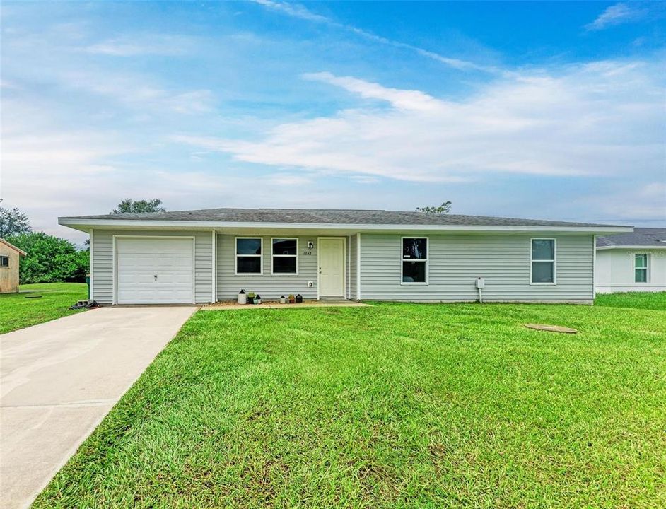 Active With Contract: $222,400 (3 beds, 2 baths, 1088 Square Feet)