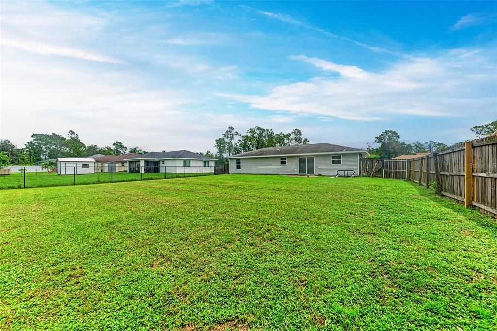 Active With Contract: $222,400 (3 beds, 2 baths, 1088 Square Feet)