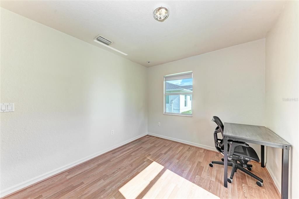 Active With Contract: $222,400 (3 beds, 2 baths, 1088 Square Feet)