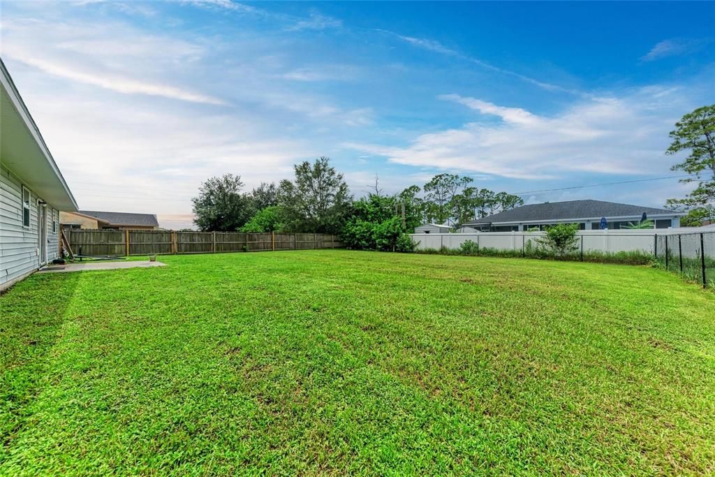 Active With Contract: $222,400 (3 beds, 2 baths, 1088 Square Feet)