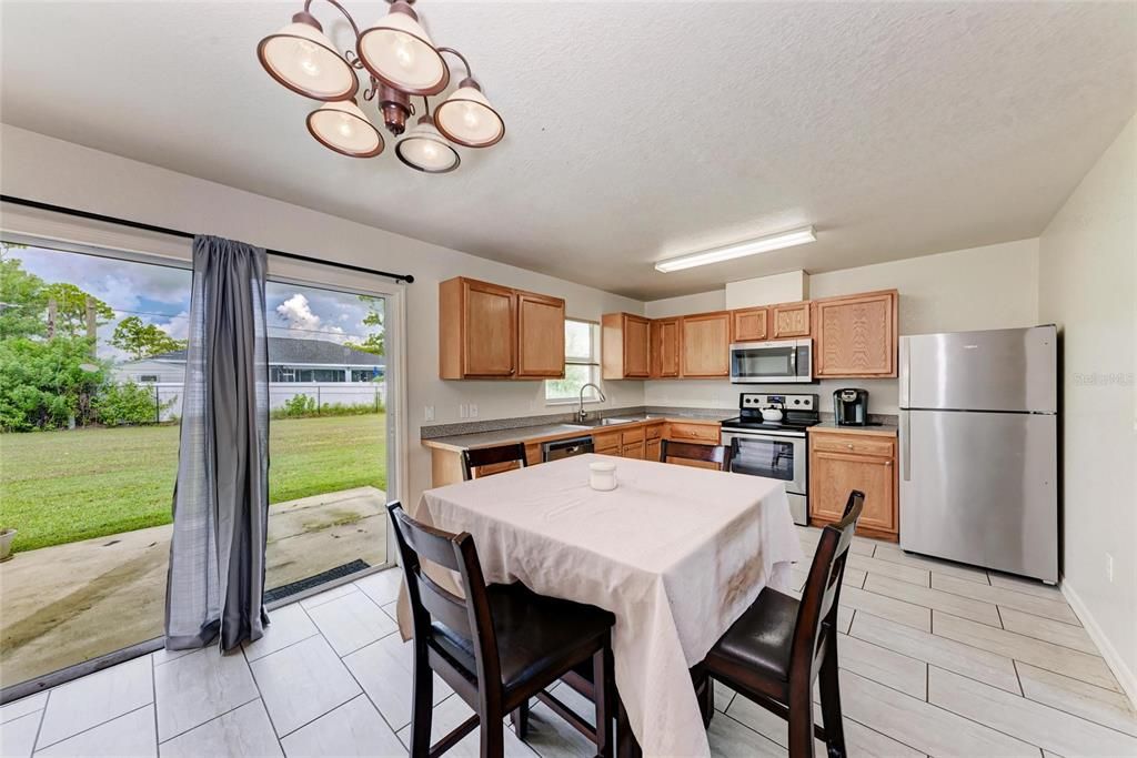 Active With Contract: $222,400 (3 beds, 2 baths, 1088 Square Feet)