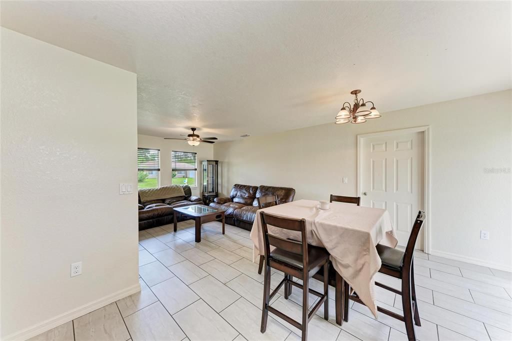 Active With Contract: $222,400 (3 beds, 2 baths, 1088 Square Feet)