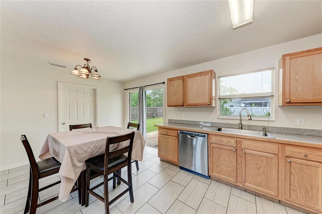 Active With Contract: $222,400 (3 beds, 2 baths, 1088 Square Feet)