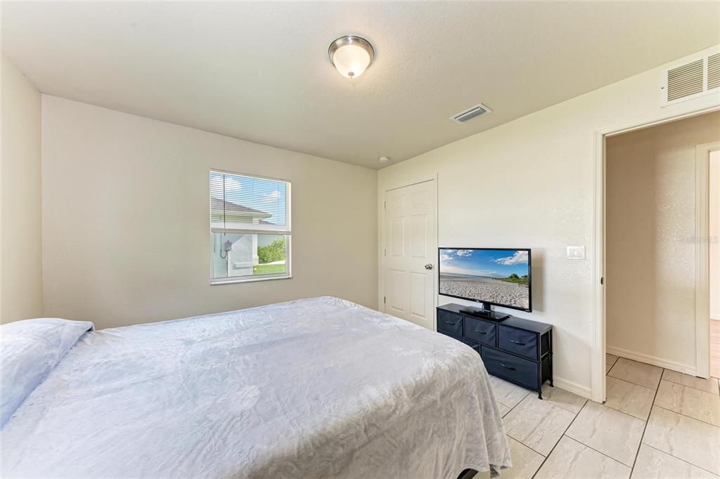 Active With Contract: $222,400 (3 beds, 2 baths, 1088 Square Feet)