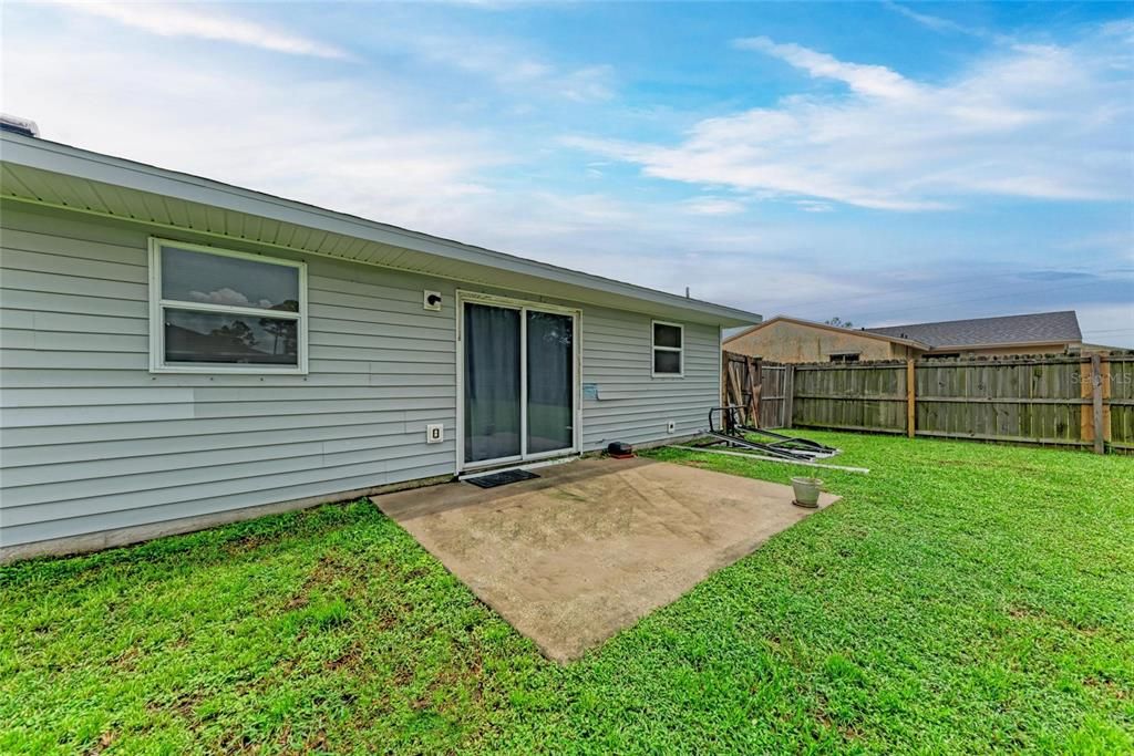 Active With Contract: $222,400 (3 beds, 2 baths, 1088 Square Feet)