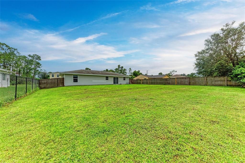 Active With Contract: $222,400 (3 beds, 2 baths, 1088 Square Feet)