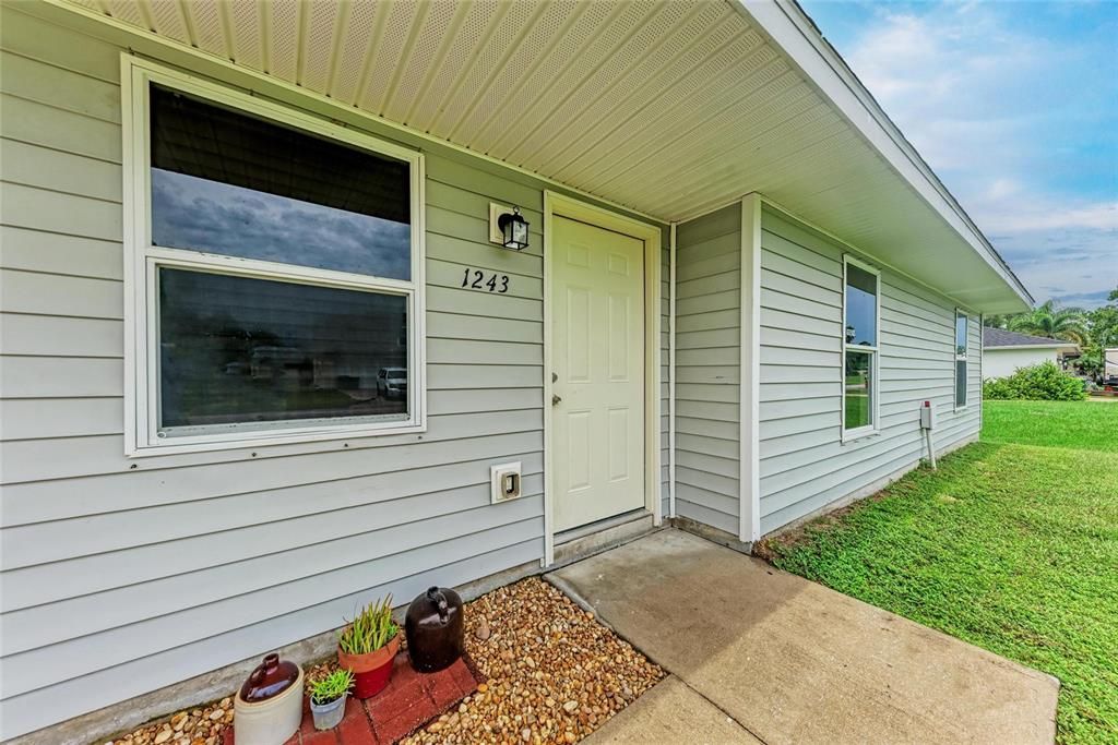 Active With Contract: $222,400 (3 beds, 2 baths, 1088 Square Feet)