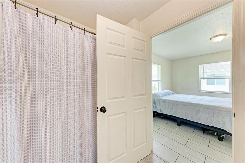 Active With Contract: $222,400 (3 beds, 2 baths, 1088 Square Feet)