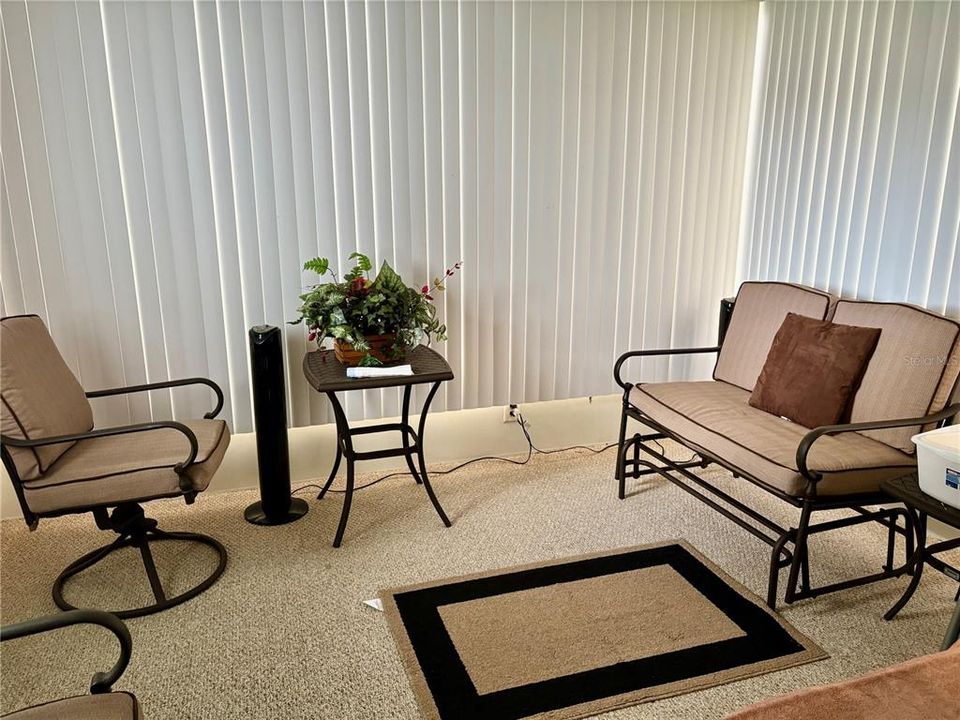 Active With Contract: $135,000 (2 beds, 2 baths, 736 Square Feet)