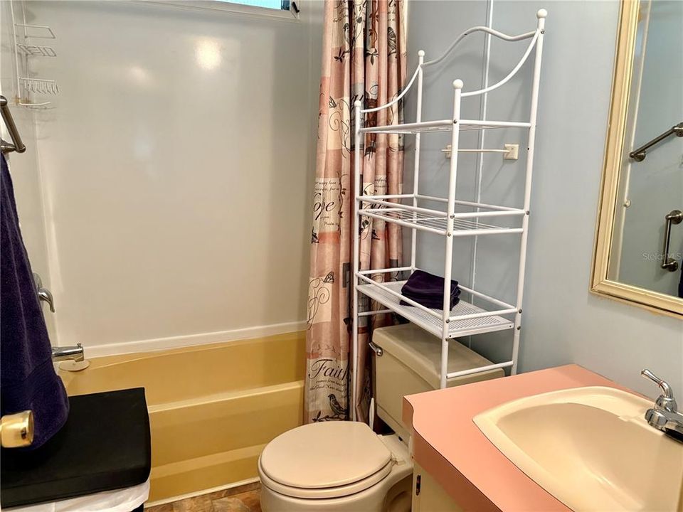 Active With Contract: $135,000 (2 beds, 2 baths, 736 Square Feet)