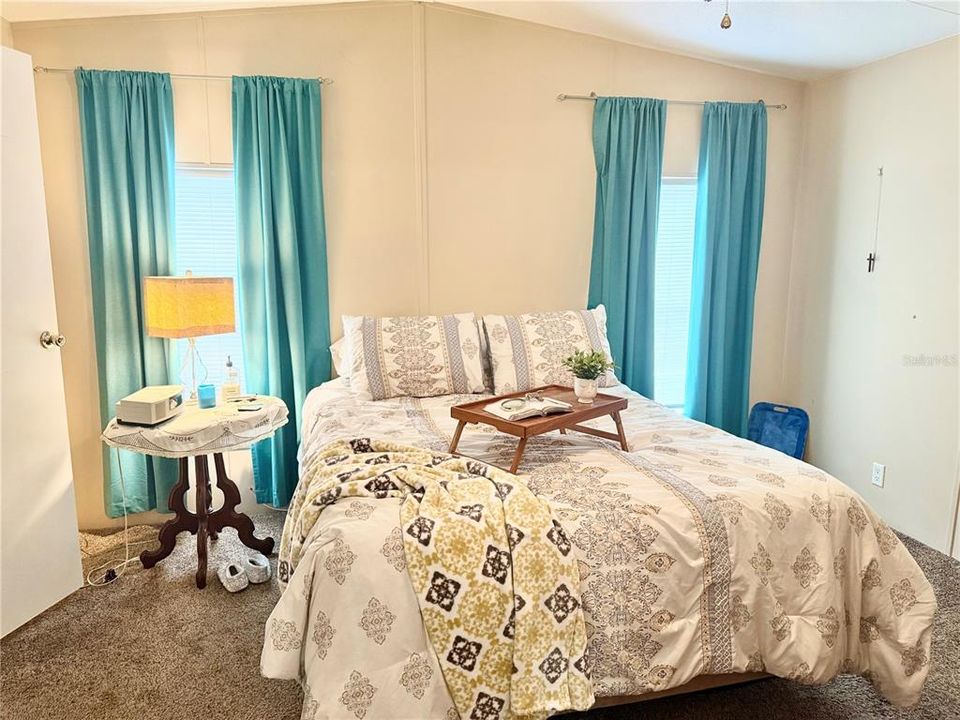 待售: $170,000 (2 贝兹, 2 浴室, 1280 平方英尺)