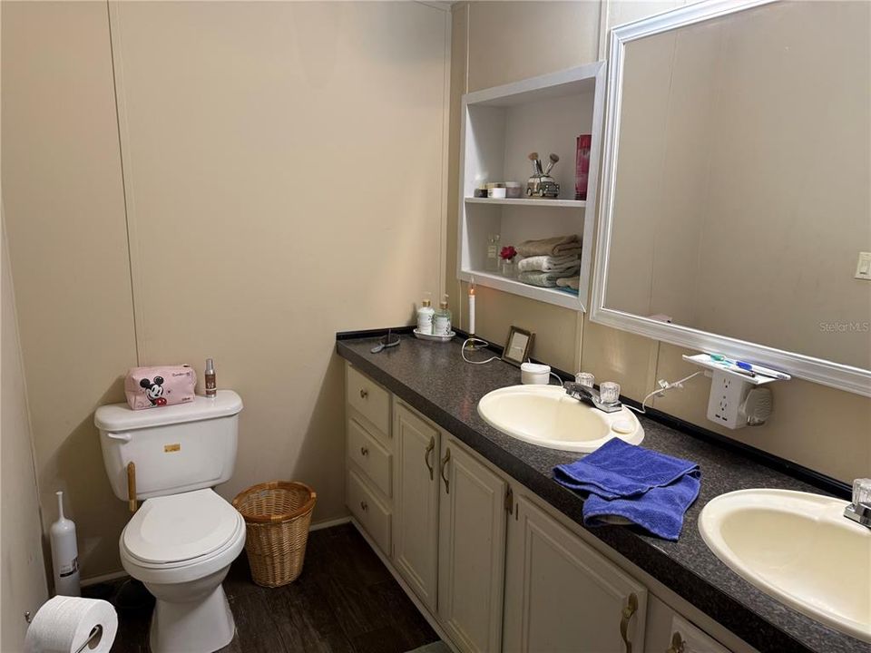 待售: $170,000 (2 贝兹, 2 浴室, 1280 平方英尺)