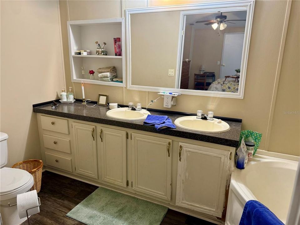 待售: $170,000 (2 贝兹, 2 浴室, 1280 平方英尺)