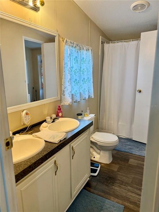 待售: $170,000 (2 贝兹, 2 浴室, 1280 平方英尺)