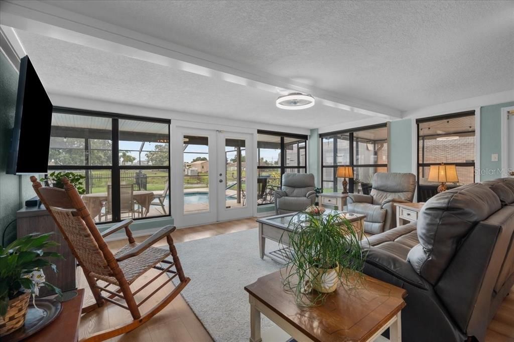 For Sale: $356,500 (3 beds, 2 baths, 1646 Square Feet)