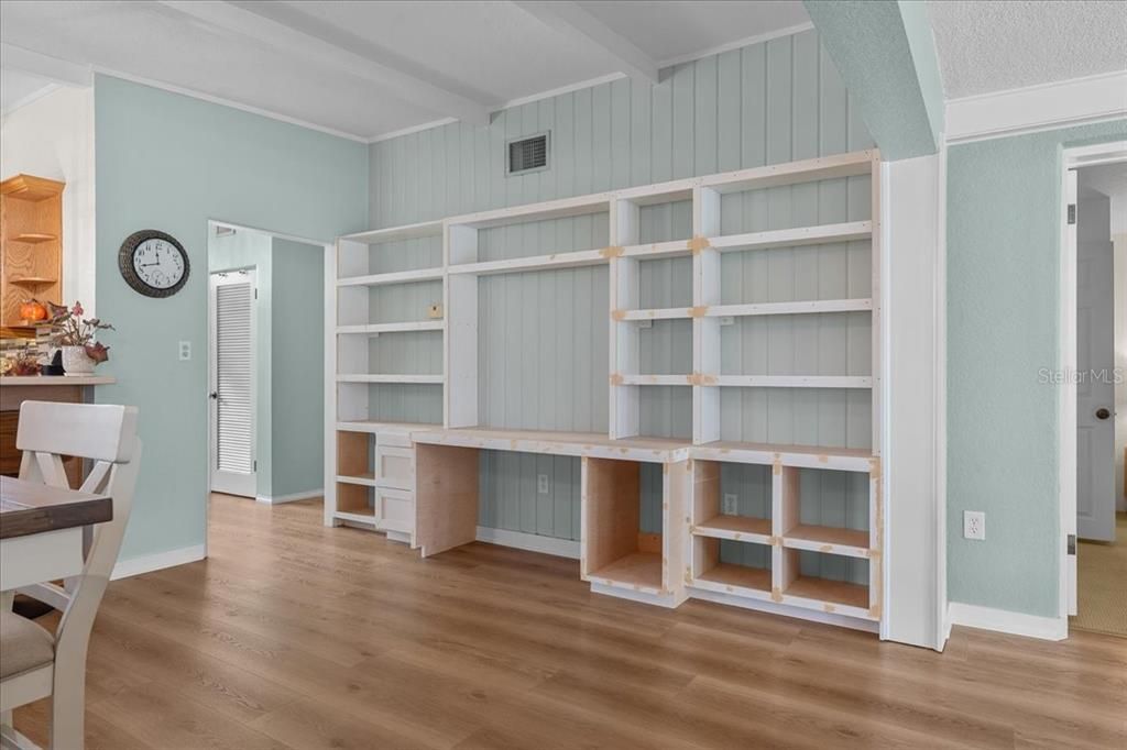 For Sale: $356,500 (3 beds, 2 baths, 1646 Square Feet)