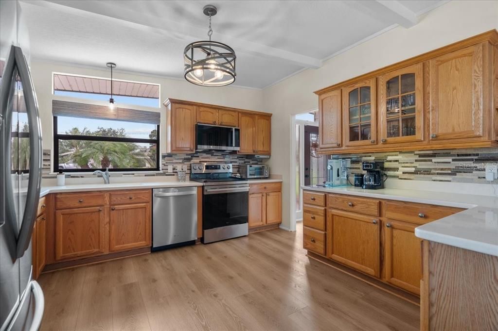 For Sale: $356,500 (3 beds, 2 baths, 1646 Square Feet)