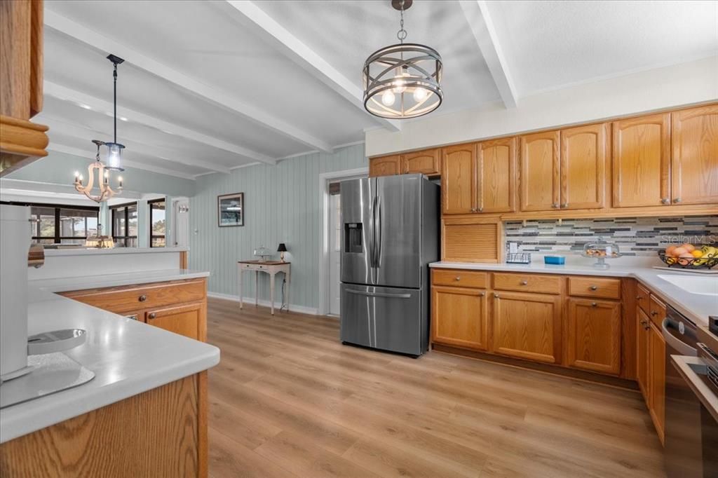 For Sale: $356,500 (3 beds, 2 baths, 1646 Square Feet)