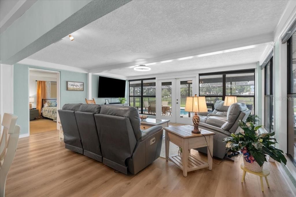 For Sale: $356,500 (3 beds, 2 baths, 1646 Square Feet)