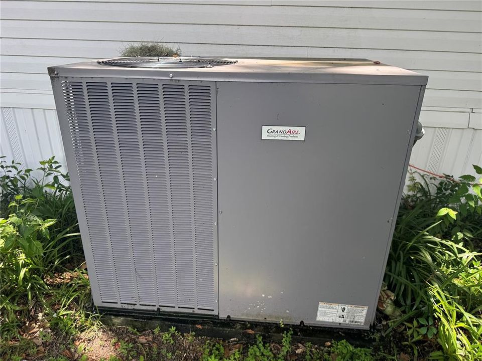 Active With Contract: $149,900 (4 beds, 2 baths, 1728 Square Feet)