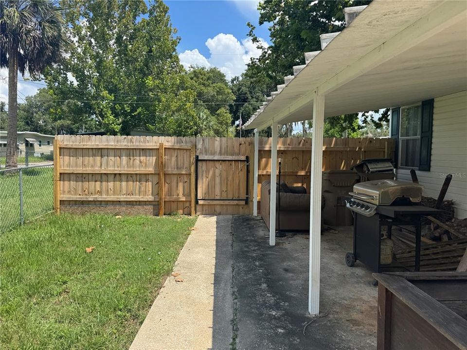 Active With Contract: $149,900 (4 beds, 2 baths, 1728 Square Feet)