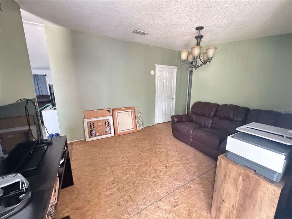 Active With Contract: $149,900 (4 beds, 2 baths, 1728 Square Feet)