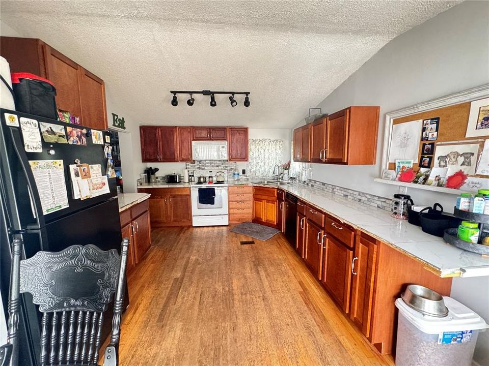 Active With Contract: $149,900 (4 beds, 2 baths, 1728 Square Feet)