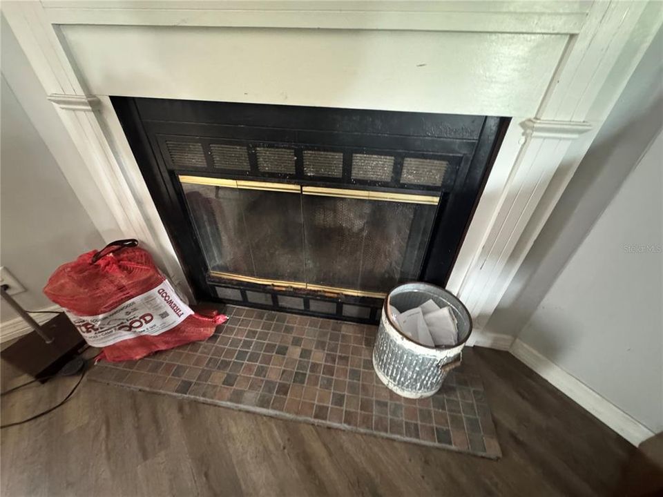 Active With Contract: $149,900 (4 beds, 2 baths, 1728 Square Feet)