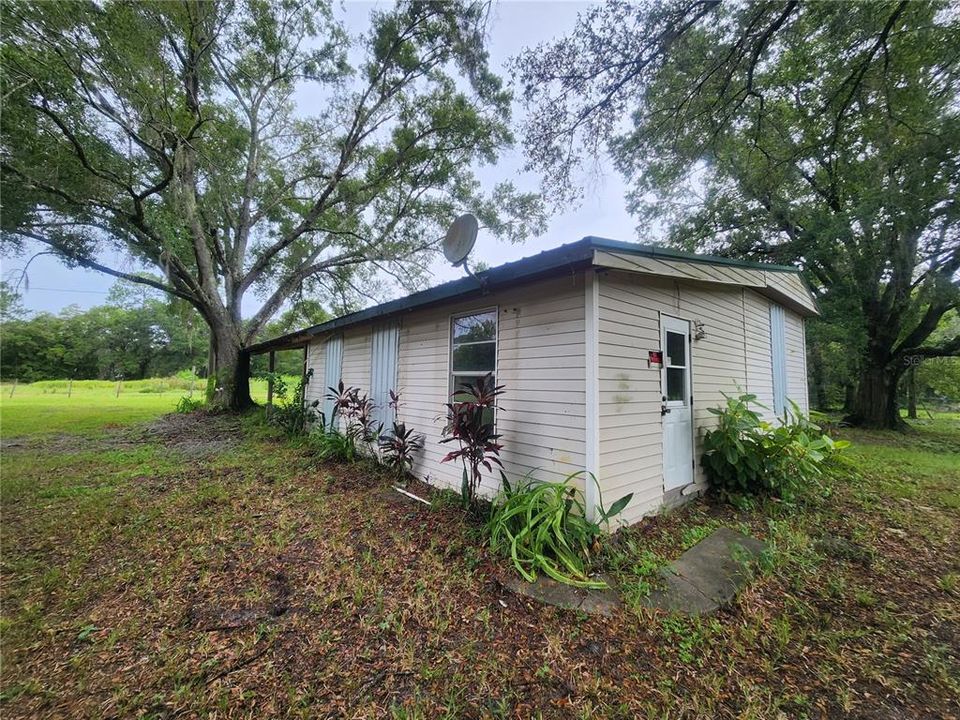 Недавно продано: $100,000 (3 спален, 1 ванн, 1500 Квадратных фут)