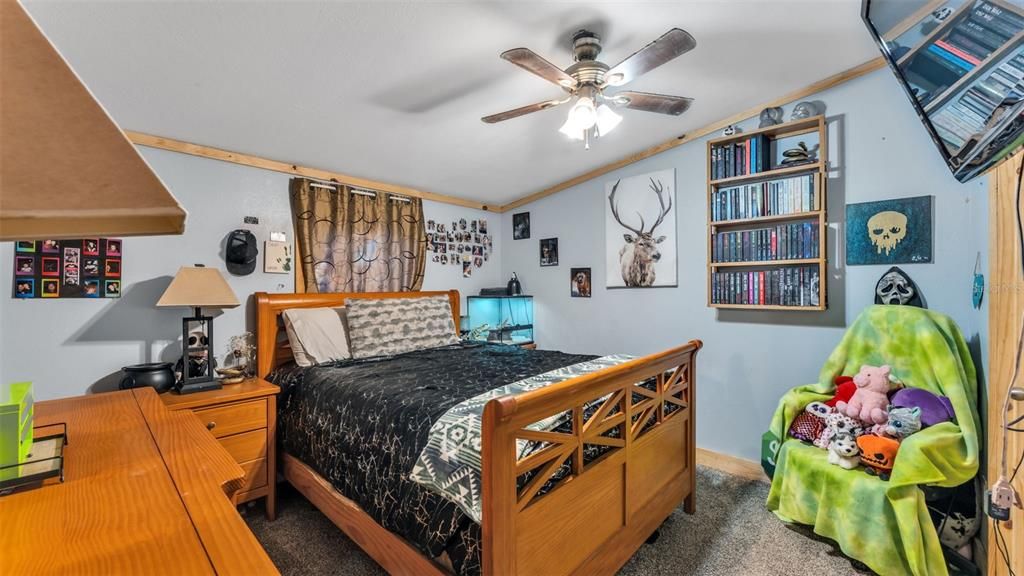 待售: $380,000 (5 贝兹, 3 浴室, 2400 平方英尺)