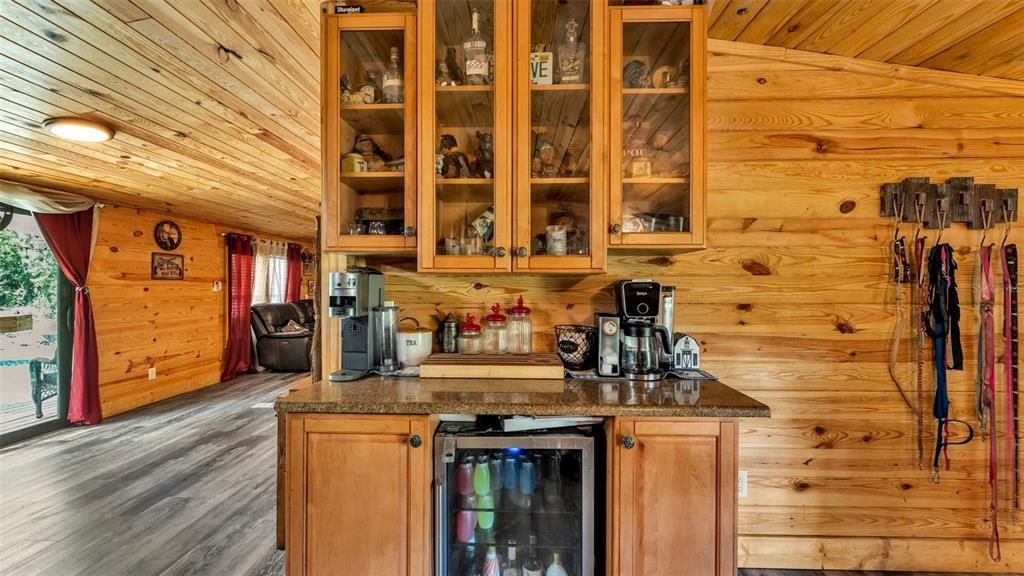 待售: $380,000 (5 贝兹, 3 浴室, 2400 平方英尺)