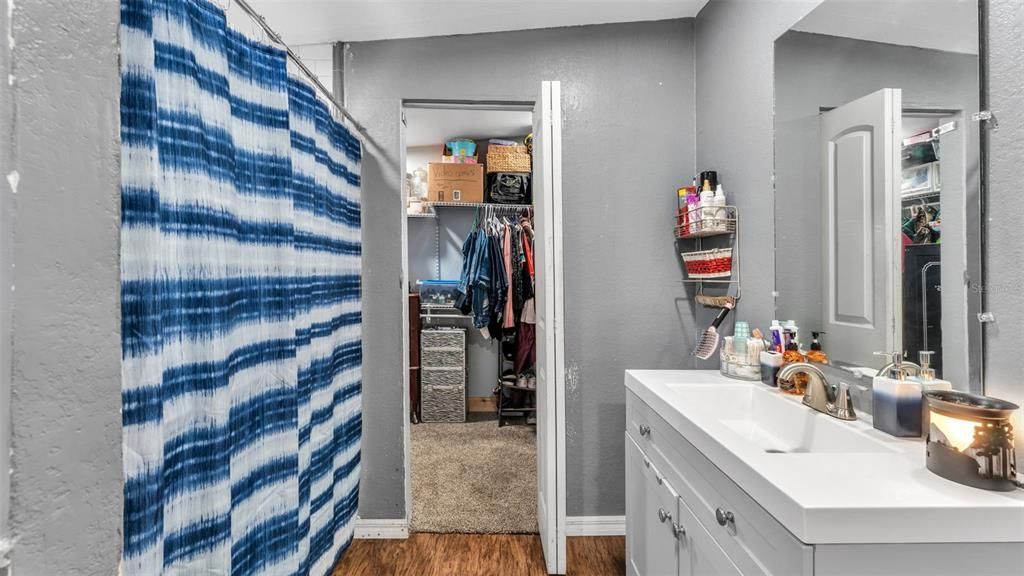 待售: $380,000 (5 贝兹, 3 浴室, 2400 平方英尺)