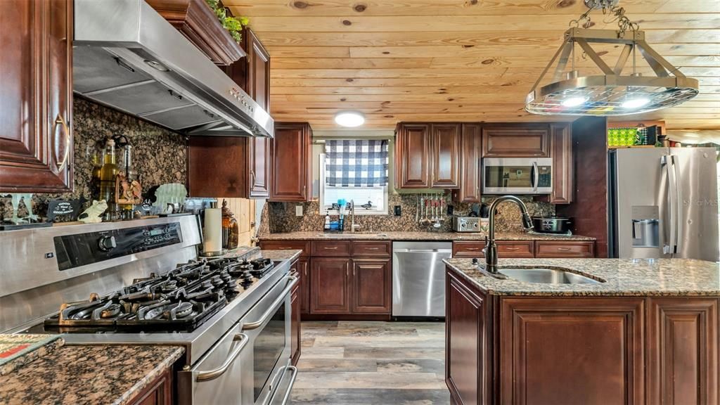 待售: $380,000 (5 贝兹, 3 浴室, 2400 平方英尺)