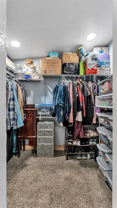 待售: $380,000 (5 贝兹, 3 浴室, 2400 平方英尺)