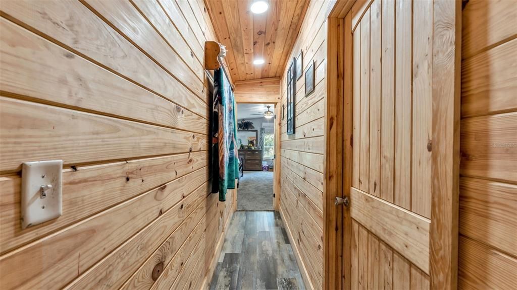 待售: $380,000 (5 贝兹, 3 浴室, 2400 平方英尺)