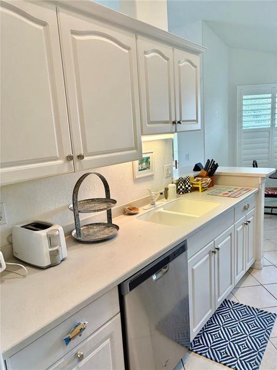 For Rent: $2,200 (3 beds, 2 baths, 1383 Square Feet)