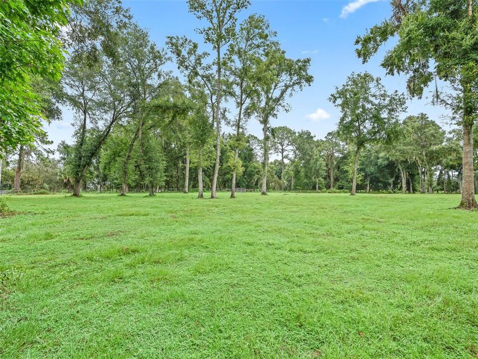 En Venta: $879,900 (3 camas, 2 baños, 2245 Pies cuadrados)