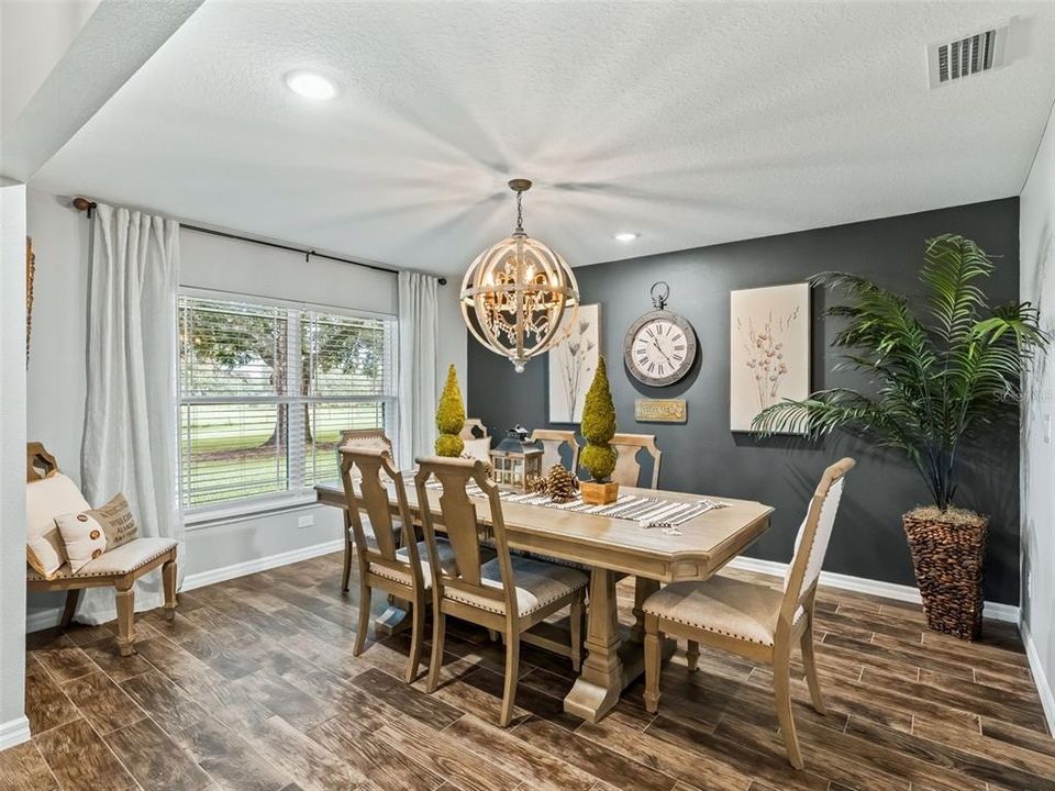 En Venta: $879,900 (3 camas, 2 baños, 2245 Pies cuadrados)